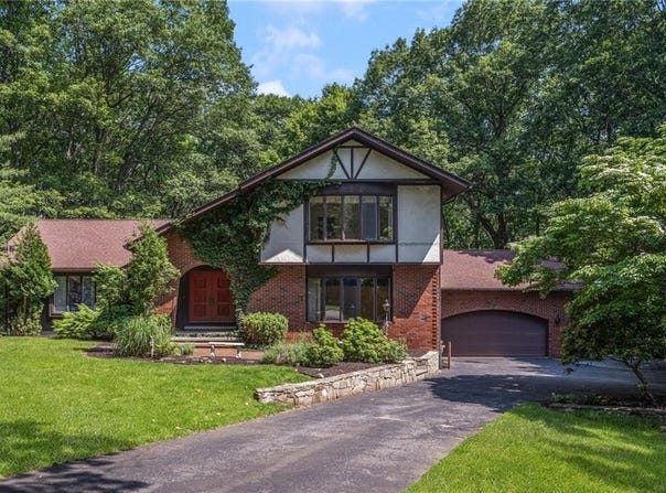 9 Beacon Hill Drive, Warwick, RI 02886