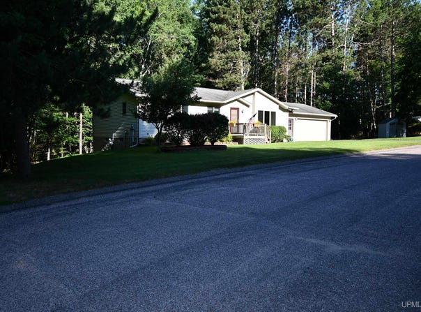 18 W Sandwood, Marquette, MI 49855