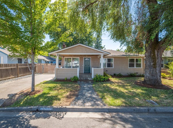 931 SE M Street, Grants Pass, OR 97526