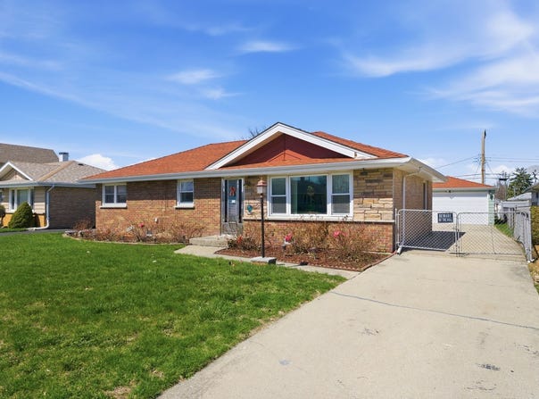 7824 W 74th Street, Bridgeview, IL 60455