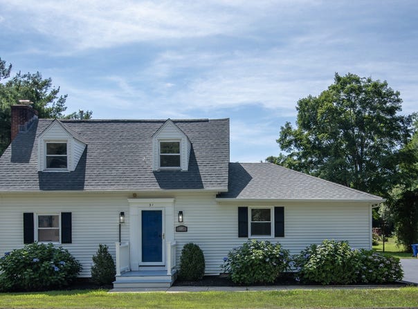 31 Flat Rock Road, Branford, CT 06405