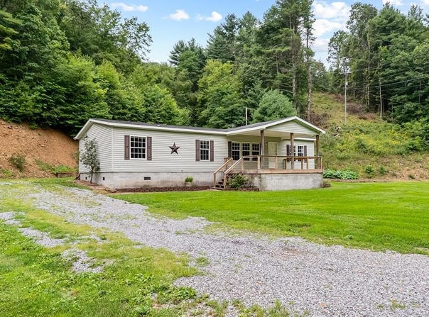 2171 N Scenic Hwy., Bland, VA 24315