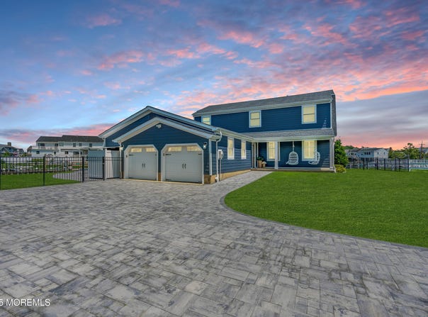 11 Gail Drive, Monmouth Beach, NJ 07750