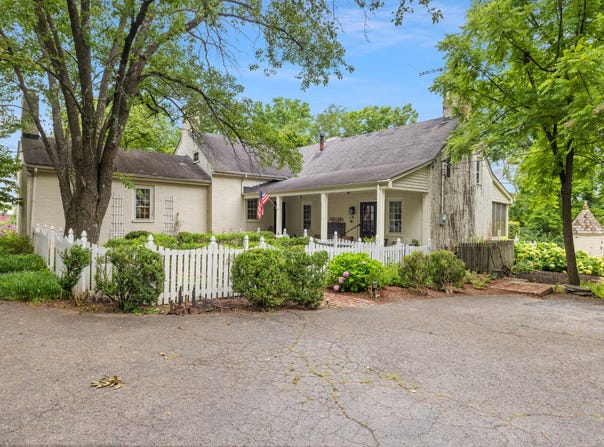 2004 East Leestown Road, Midway, KY 40347