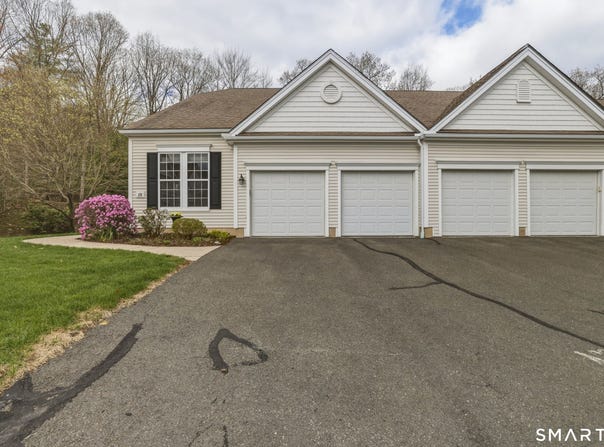 20 Meadowview Court, Canton, CT 06019