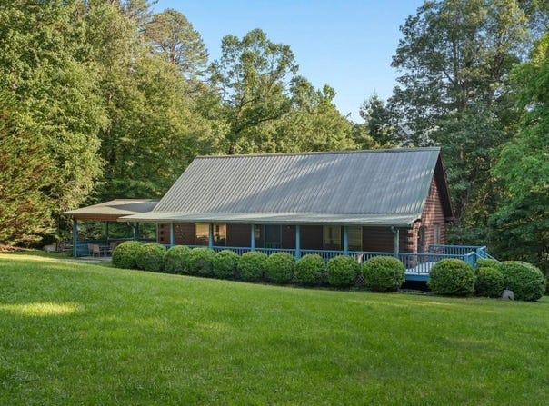 52 Blueberry Lane, Rabun Gap, GA 30568
