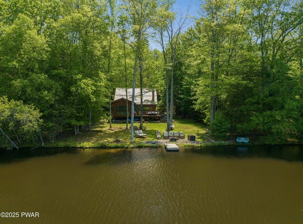 102 Lake Run, Greentown, PA 18426