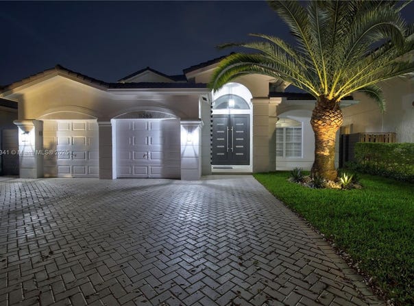 11265 NW 78th St, Doral, FL 33178