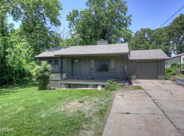 305 E 39th Street, Joplin, MO 64804