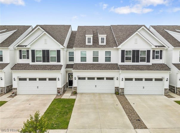 800 Dipper Lane unit: 3, Aurora, OH 44202