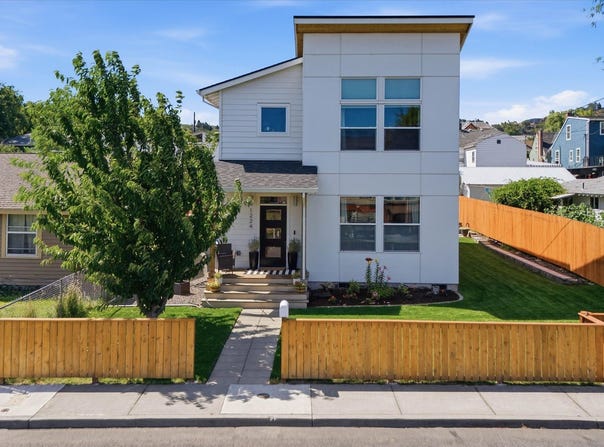 1224 E 8TH St, TheDalles, OR 97058
