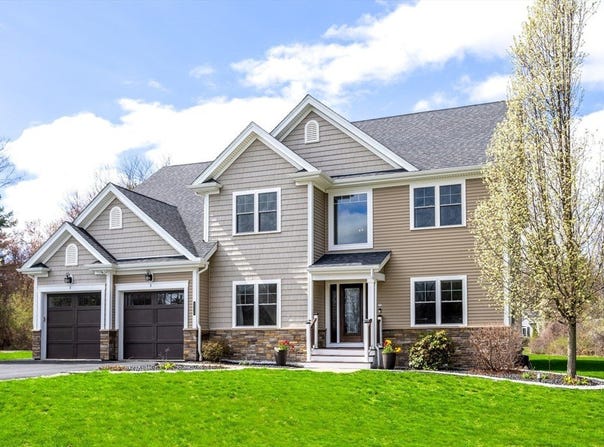 115 Oak Ave, Lunenburg, MA 01462