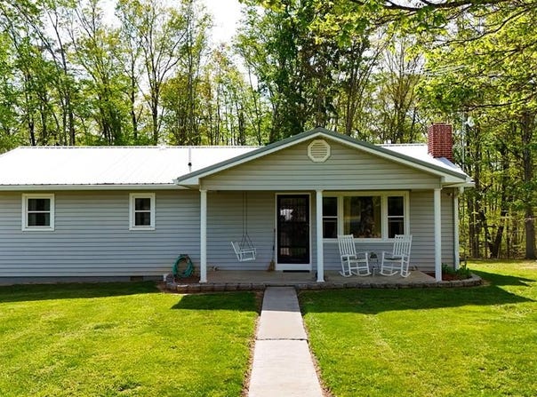 301 Dickson Hollow Road, GREENVILLE, WV 24945