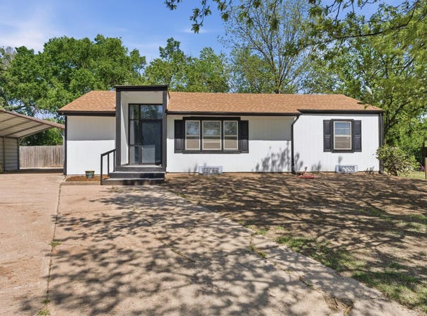 850 Fredrick Dr, El Dorado, KS 67042