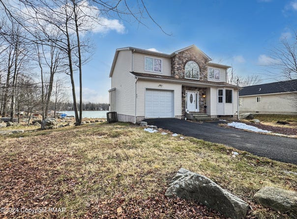 2513 Lakeside Dr 185 Drive, Tobyhanna, PA 18466
