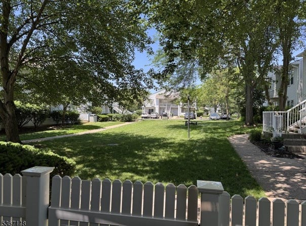 13 Larkspur Court, Bedminster Twp., NJ 07921-1510
