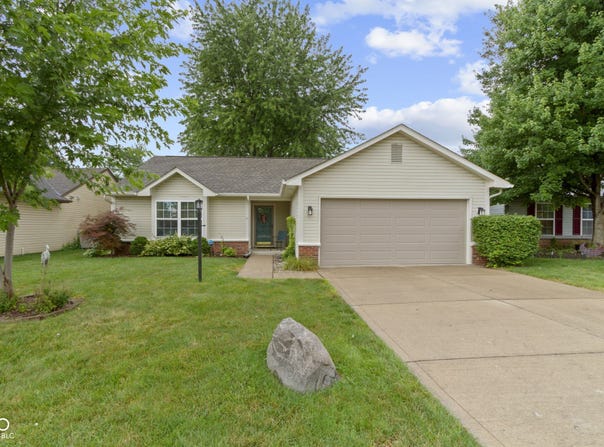 12986 St Andrews Way, Fishers, IN 46038