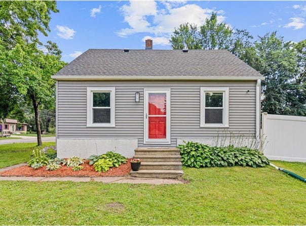 42 County Road C W, Little Canada, MN 55117