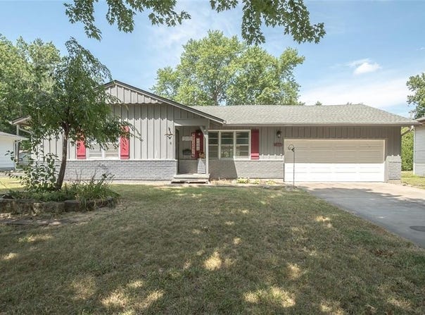 1222 S Maple Street, Ottawa, KS 66067