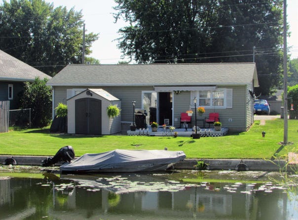 39 Ems B6c Lane, Leesburg, IN 46538-8969