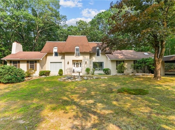 300 Country View Drive, Warwick, RI 02886