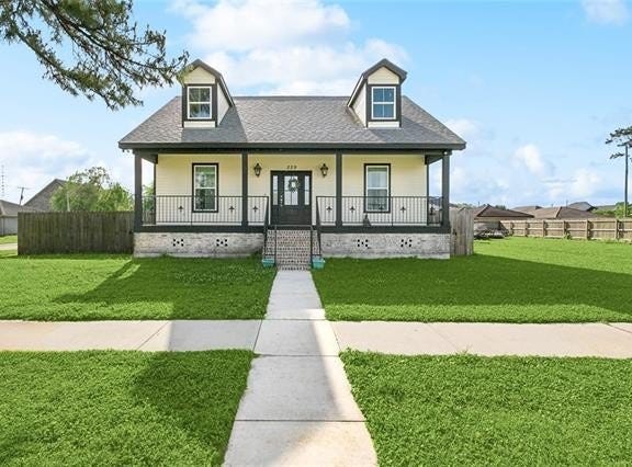 229 JAGUAR Drive, Arabi, LA 70032