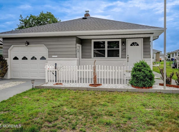 426 Saint Thomas Drive, Toms River, NJ 08757