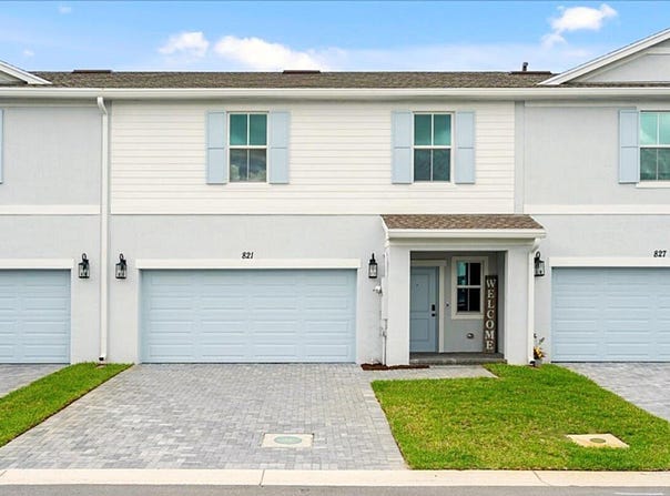821 NE Trailside Run, Port Saint Lucie, FL 34983