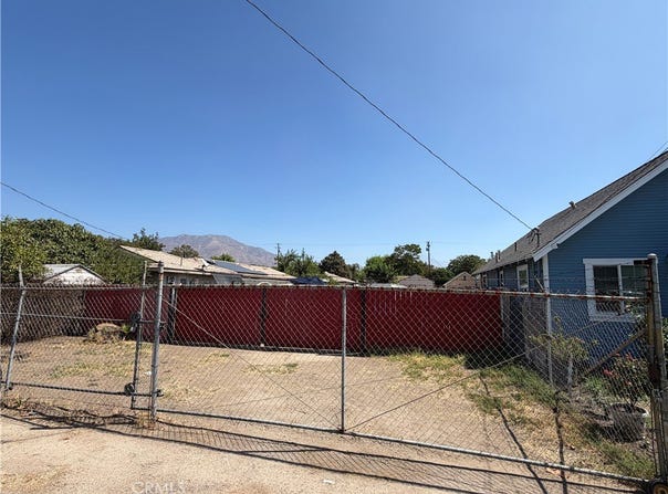San Francisco, Highland, CA 92346