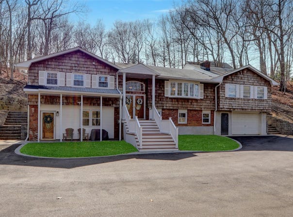 334 Bread And Cheese Hollow Road, Northport, NY 11768