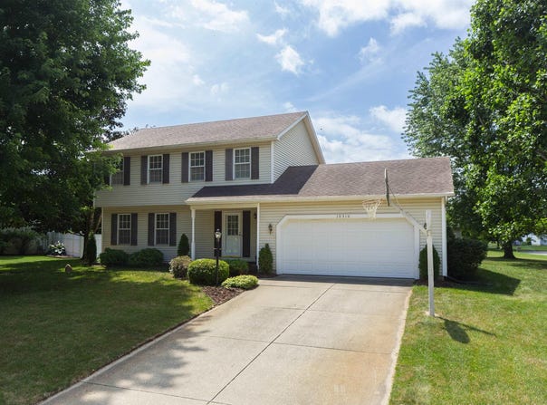 10310 Pleasant Valley Court, Osceola, IN 46561-9334
