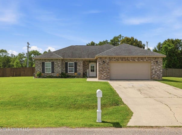 15 Meadow Path Circle, Picayune, MS 39466