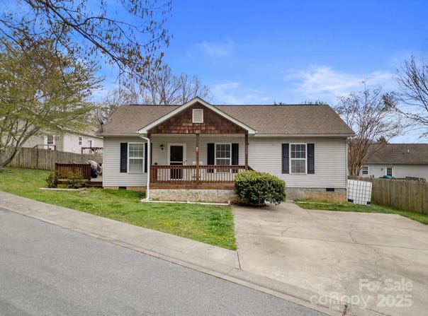 134 W Newberry Drive, Fletcher, NC 28732