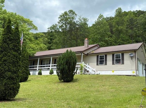 6112 Ky. Rt. 302, Van Lear, KY 41240