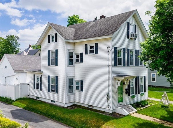 31 Arlington Street, Leominster, MA 01453
