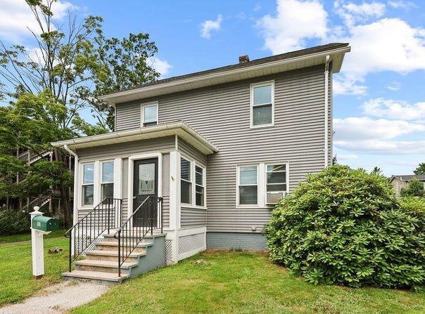 31 Alderman St, Holyoke, MA 01040