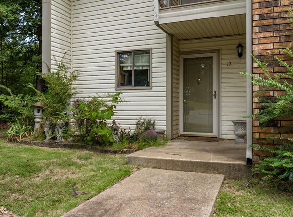 101 Pine Forest E-17, Maumelle, AR 72113