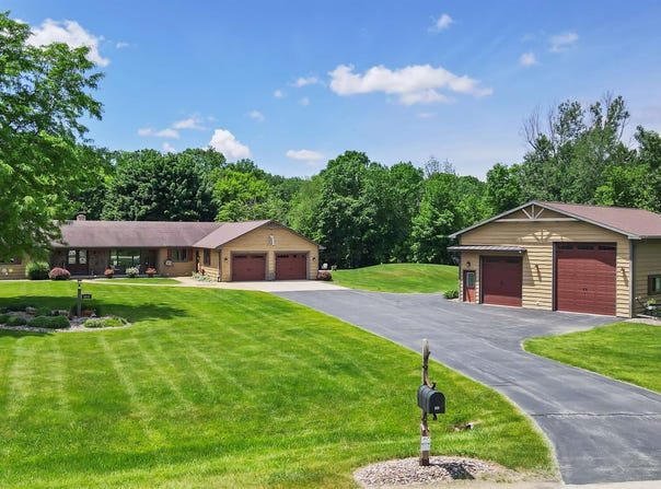 3151 FERNDELL ACRES Drive, HOBART, WI 54155