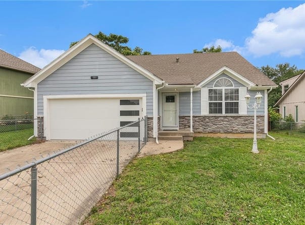 13707 Bennington Avenue, Grandview, MO 63030