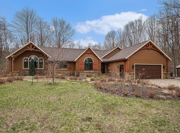 6250 Becht Road, Coloma, MI 49038