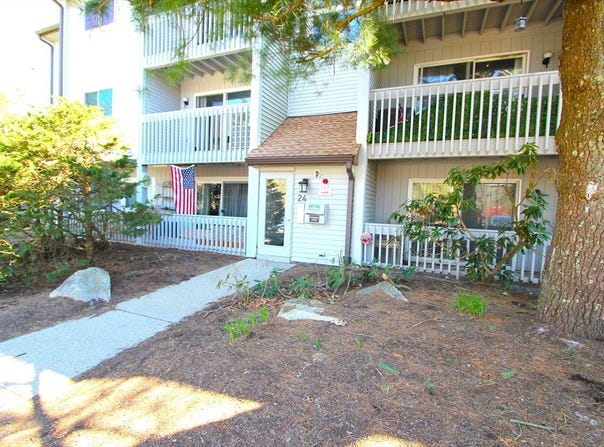 2412 Franklin Crossing Rd, Franklin, MA 02038
