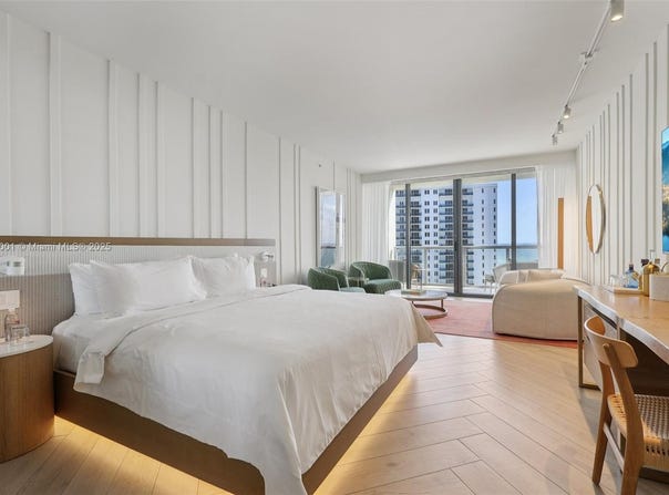 2201 Collins Ave, Miami Beach, FL 33139