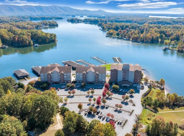 1273 Graves Harbor Trl, Huddleston, VA 24104