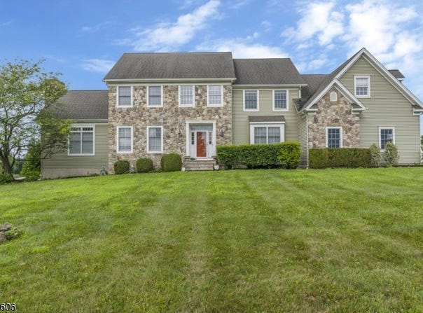205 Cedar Bridge Ln, Alexandria Twp., NJ 08825-4130