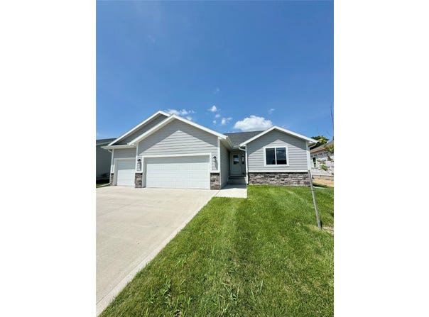 519 Meadows Court, Polk City, IA 50226