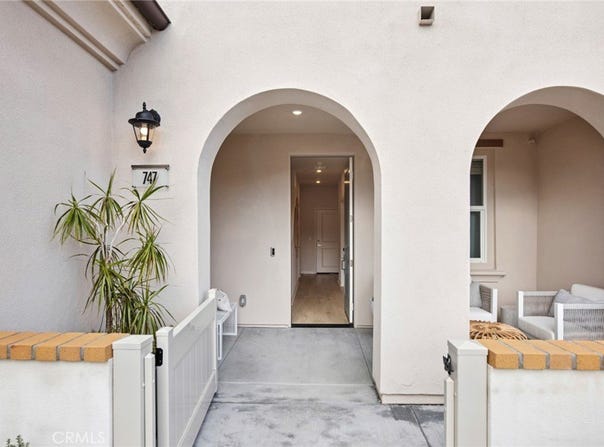 731 E Route 66, Glendora, CA 91740