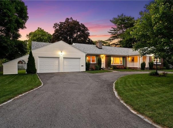 141 Weetamoe Drive, Warwick, RI 02888