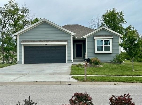 10204 Siena Drive, Peculiar, MO 64078