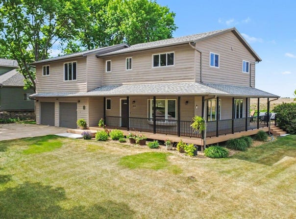 404 Cedar Ct, Madison, SD 57042