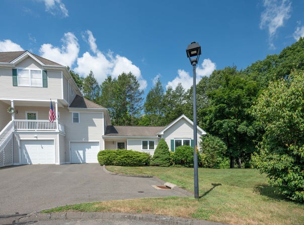 8 Trout Brook Circle, Newtown, CT 06470